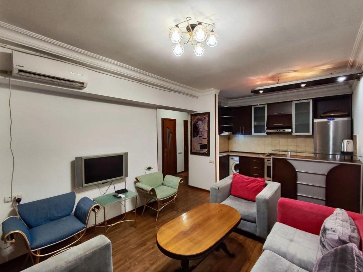 Hotel In Center Of Ереван Екстериор снимка