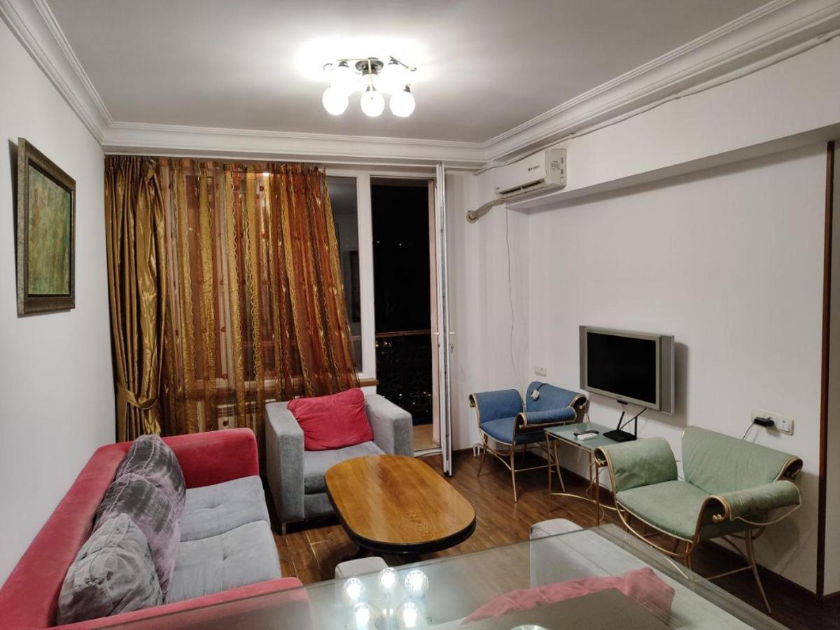 Hotel In Center Of Ереван Екстериор снимка